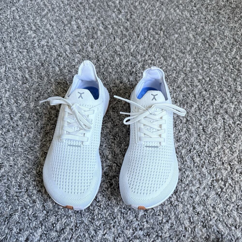 Flux Footwear Adapt Runner White Gum Womens Size 6.5 Athletic Walking Knit Shoes